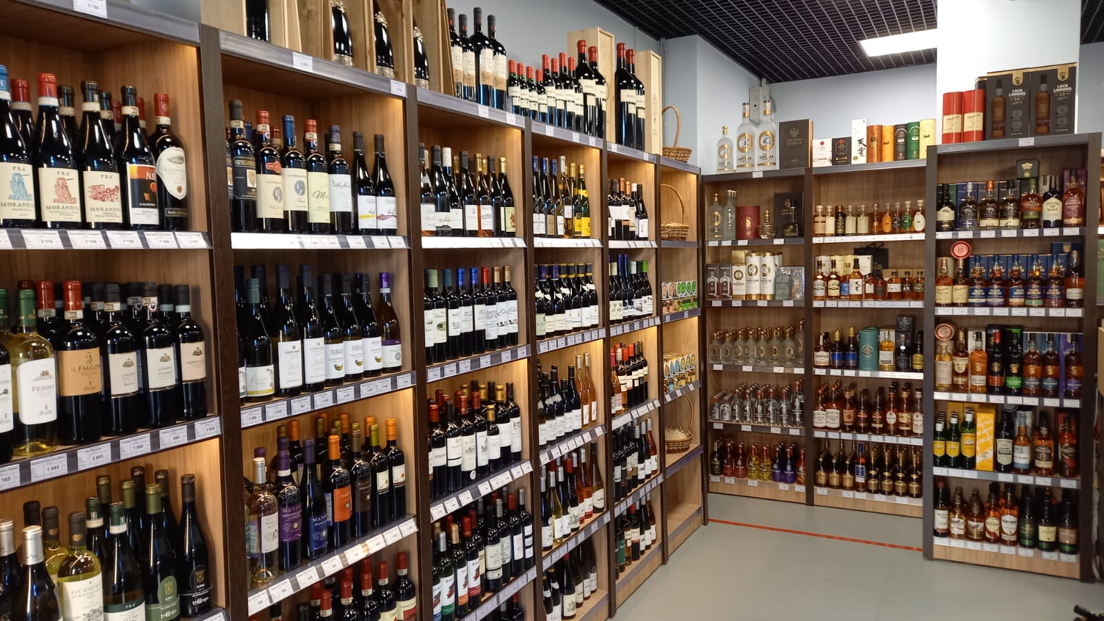 Снижение цен в винотеках Монополь и LADOGA Wine